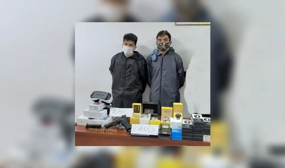 Delincuentes fueron atrapados luego de asaltar tienda de celulares.