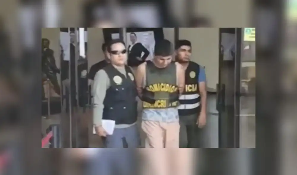 La prueba de luminol dio positivo para rastros de sangre humana en la cocina, baño y dormitorio de Ricardo Bohorquez Álvarez. (Foto: Captura de video / América Noticias)