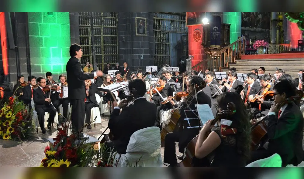 Orquesta Sinfónica del Cusco, dirigido por Theo Tupayachi. Orquesta Sinfónica del Cusco, dirigido por Theo Tupayachi.