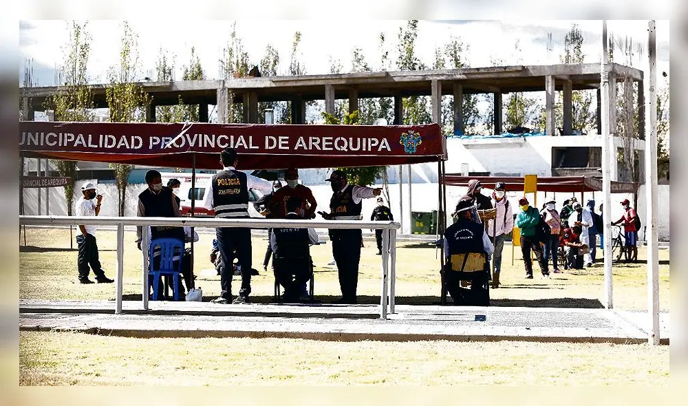 retenidos. Ciudadanos que no tenian justificación fueron llevados a Palacio Metropolitano.