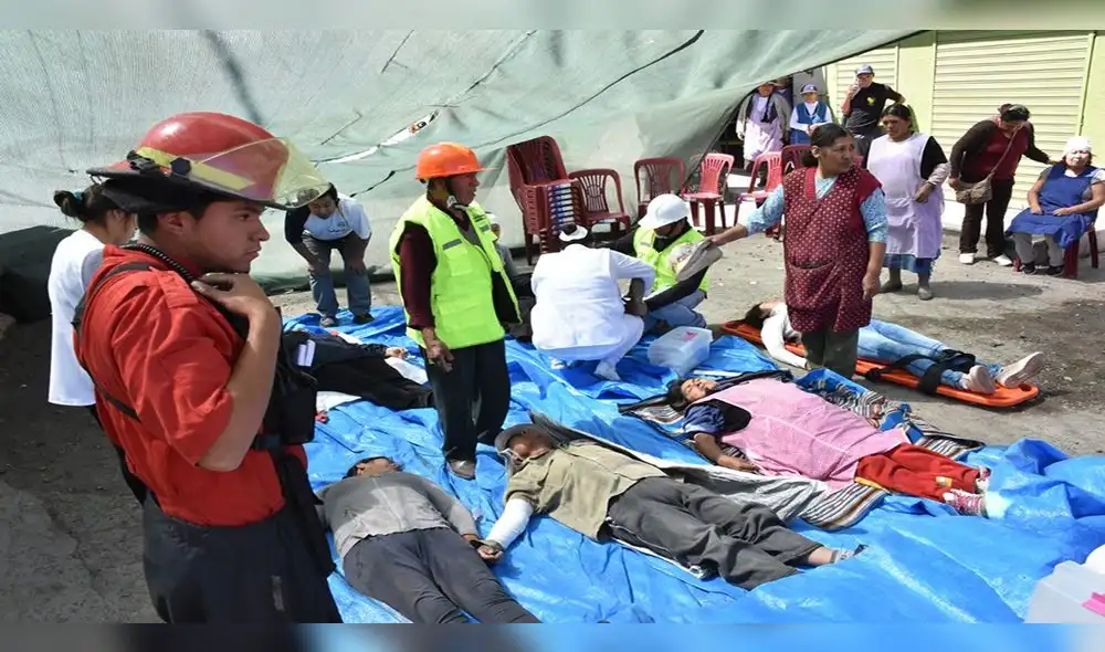 Comerciantes de mercado realizaron simulacro de sismo en Arequipa