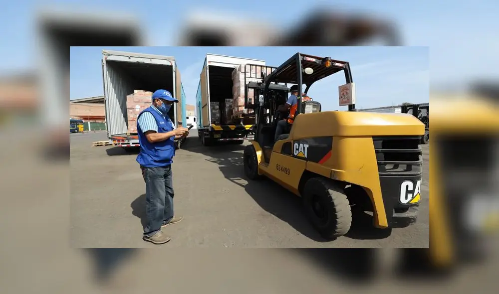 Durante su visita a Piura, el gerente del Seguro Social entregó 20 toneladas de equipos de protección para el personal de salud, medicamentos e insumos para la atención de casos de COVID-19 en la Red Asistencial Piura. (Foto: EsSalud) Durante su visita a Piura, el gerente del Seguro Social entregó 20 toneladas de equipos de protección para el personal de salud, medicamentos e insumos para la atención de casos de COVID-19 en la Red Asistencial Piura. (Foto: EsSalud)