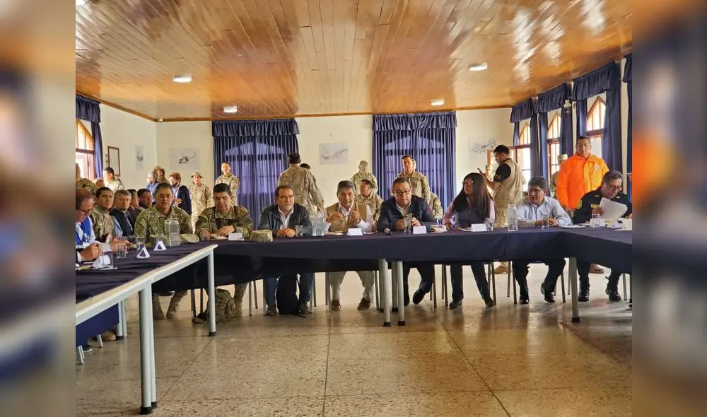 comité de crisis. Ministros de Estado se reunieron con autoridades regionales para buscar soluciones a la crisis.