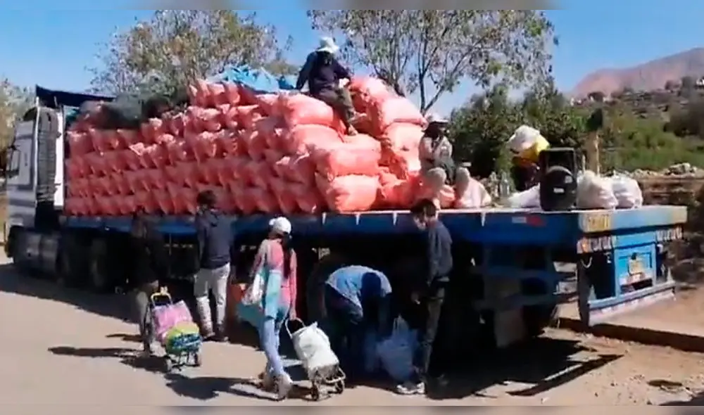 Remataron tubérculo a precio económico en feria de alimentos. Foto: Radio Americana. Remataron tubérculo a precio económico en feria de alimentos. Foto: Radio Americana.