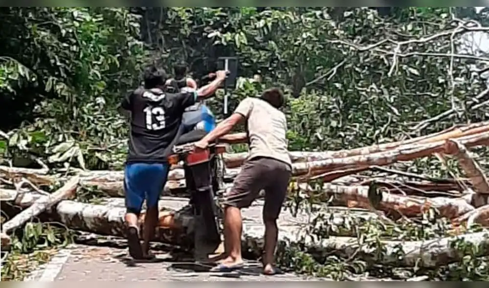 Nativos bloquean carretera a Saramiriza