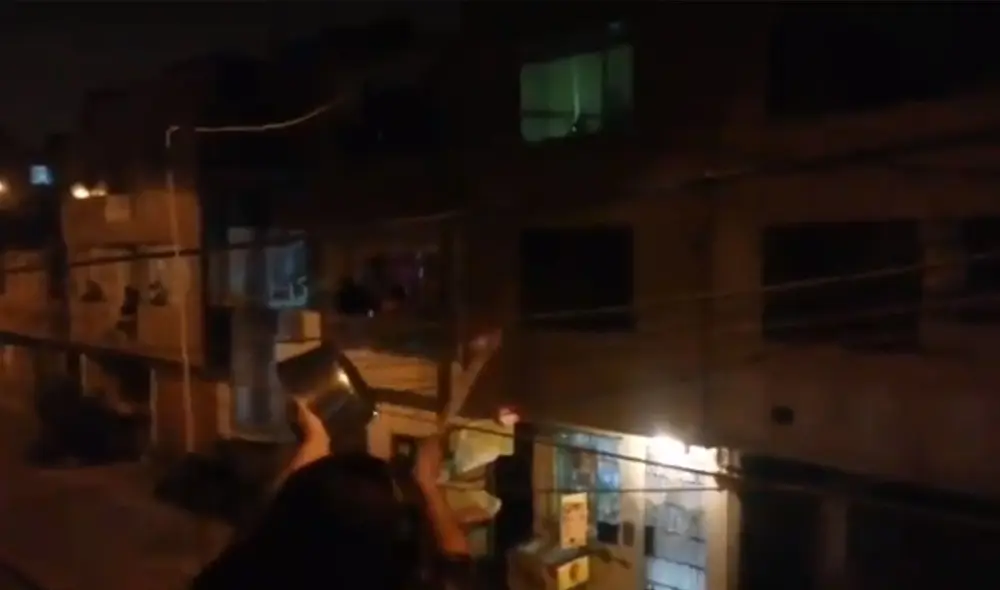 San Juan de Lurigancho, Los Olivos, Barranco, Lince y San Miguel fueron algunos de los distritos donde las cacerolas sonaron en señal de protesta. Foto: captura Twitter @IturbeYk San Juan de Lurigancho, Los Olivos, Barranco, Lince y San Miguel fueron algunos de los distritos donde las cacerolas sonaron en señal de protesta. Foto: captura Twitter @IturbeYk
