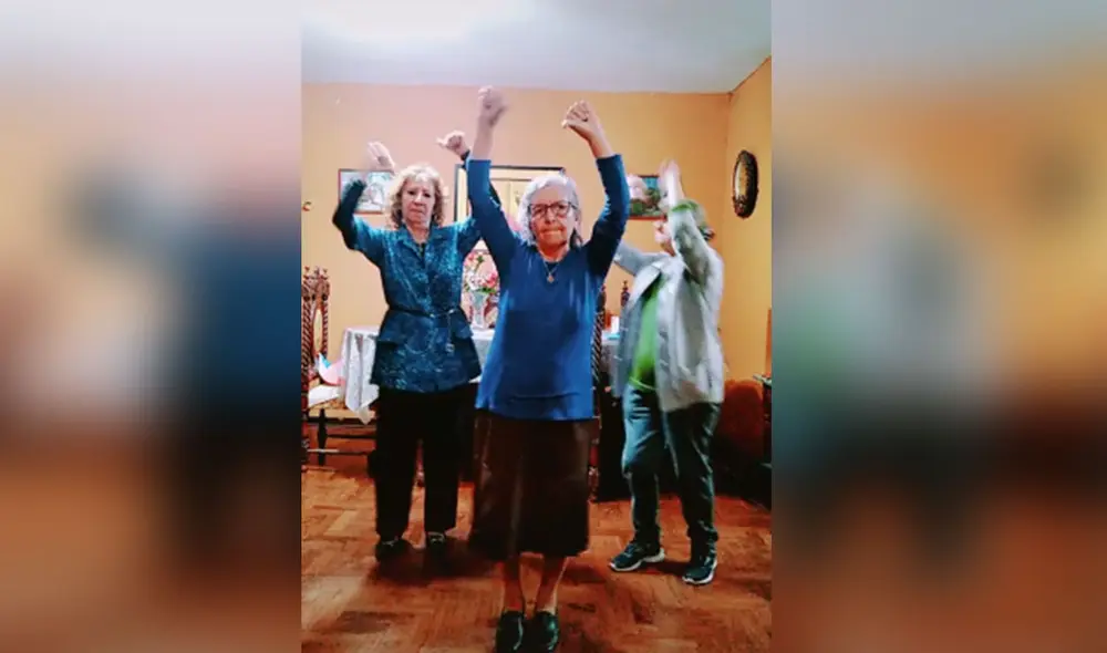 Desliza hacia la izquierda para ver más imágenes de esta peculiar escena protagonizada por tres abuelitas. Foto: captura de TikTok Desliza hacia la izquierda para ver más imágenes de esta peculiar escena protagonizada por tres abuelitas. Foto: captura de TikTok