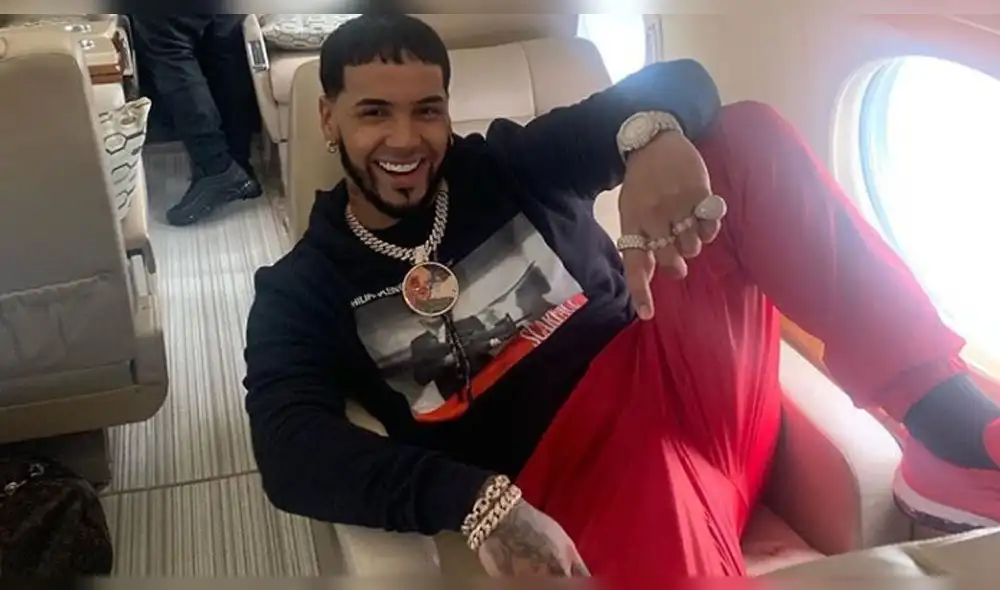 Anuel AA, novio de Karol G, revela por qué usa 2 relojes con curiosa teoría [VIDEO]