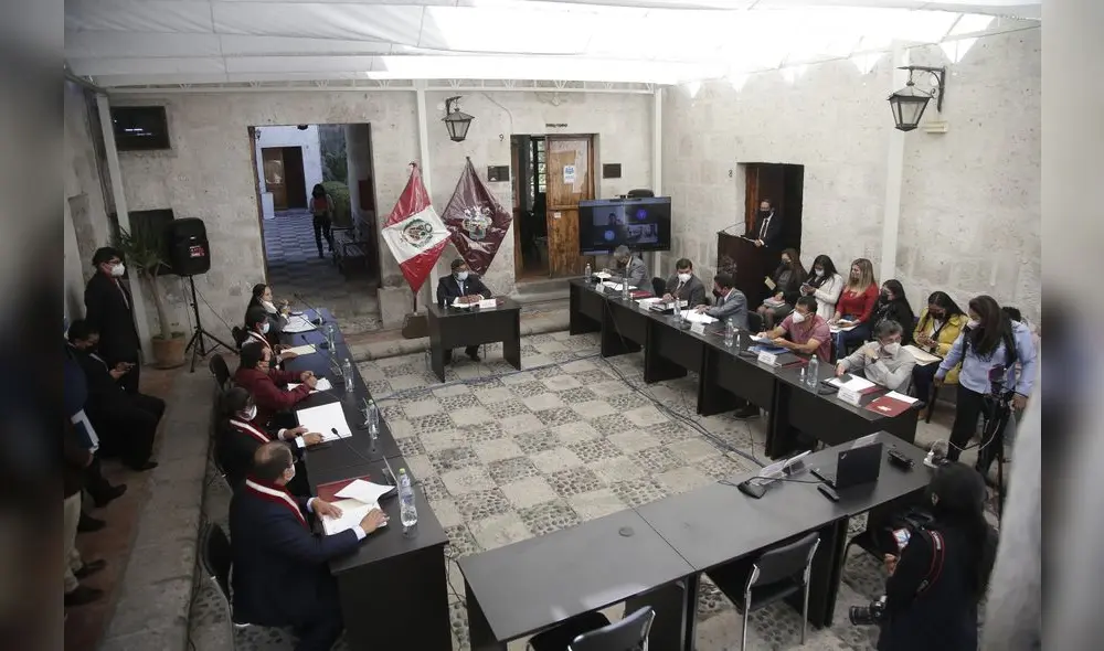 debate. Consejo volverá a debatir informe de consejera Díaz
