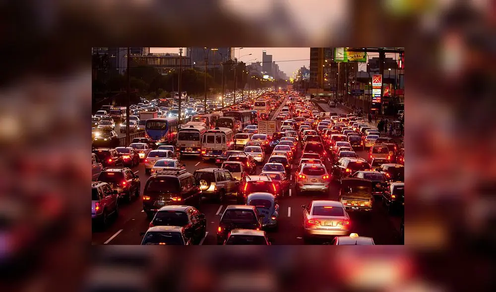 Tráfico en Javier Prado: caos vehicular se registró hasta la madrugada [VIDEO]