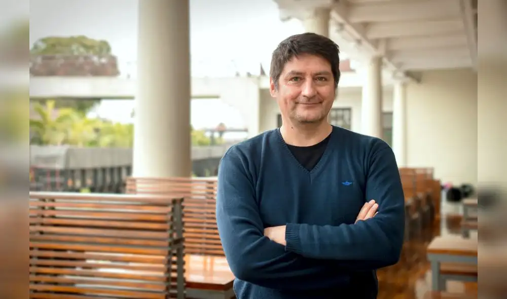 Rafael Dumett participa en charla sobre la memoria histórica en Caslit Rafael Dumett participa en charla sobre la memoria histórica en Caslit