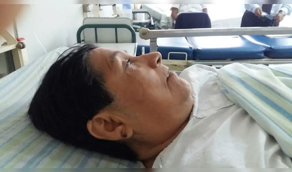 Médicos extraen varilla incrustada cerca del ojo de valiente mujer Médicos extraen varilla incrustada cerca del ojo de valiente mujer