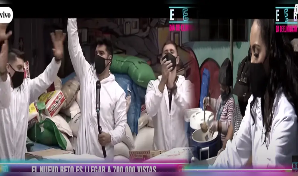 Esto es guerra dona camión lleno de alimentos para cocina del pueblo de Aldo Miyashiro en AAHH de San Juan de Miraflores Esto es guerra dona camión lleno de alimentos para cocina del pueblo de Aldo Miyashiro en AAHH de San Juan de Miraflores