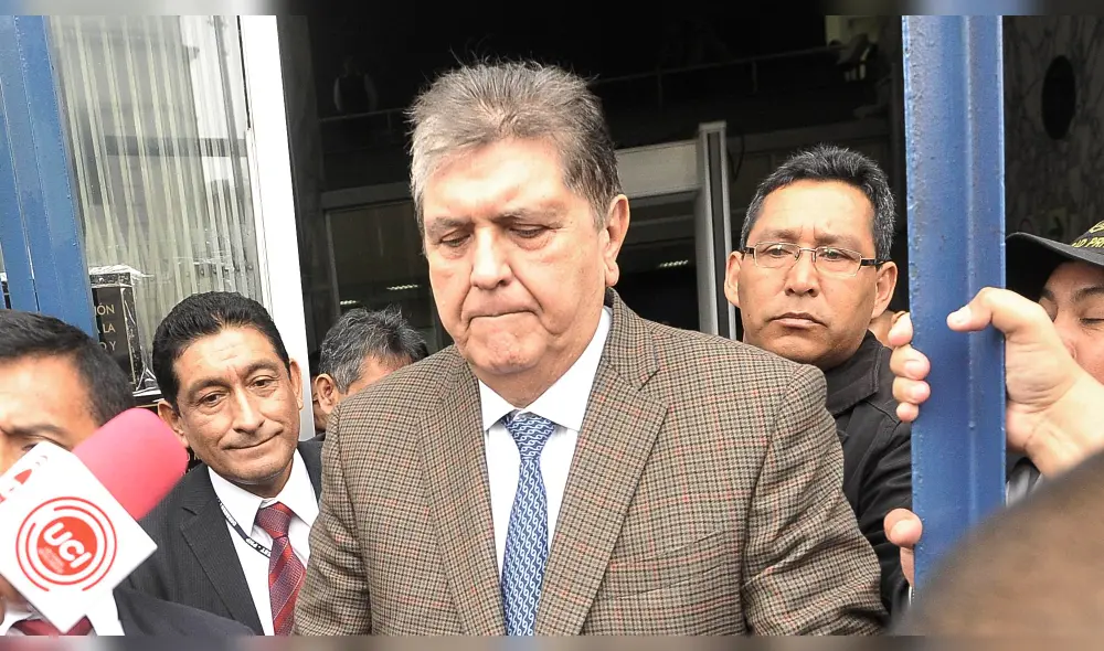 Alan García: Poder Judicial dicta impedimento de salida del país en su contra