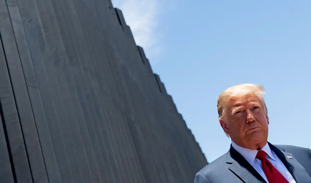El presidente de los Estados Unidos, Donald Trump, participa en una ceremonia en conmemoración de las 200 millas del muro en la frontera internacional con México en San Luis, Arizona. | Foto: Saul Loeb / AFP El presidente de los Estados Unidos, Donald Trump, participa en una ceremonia en conmemoración de las 200 millas del muro en la frontera internacional con México en San Luis, Arizona. | Foto: Saul Loeb / AFP