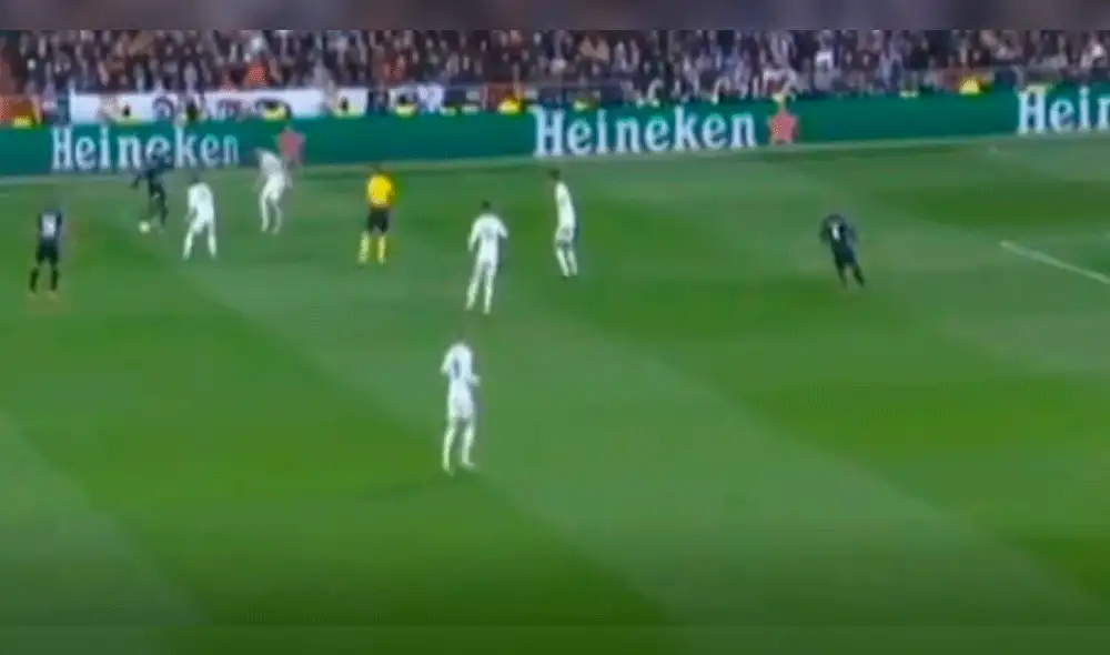 Real Madrid vs. PSG: Árbitro recibió pelotazo en el rostro y fue atendido [VIDEO]