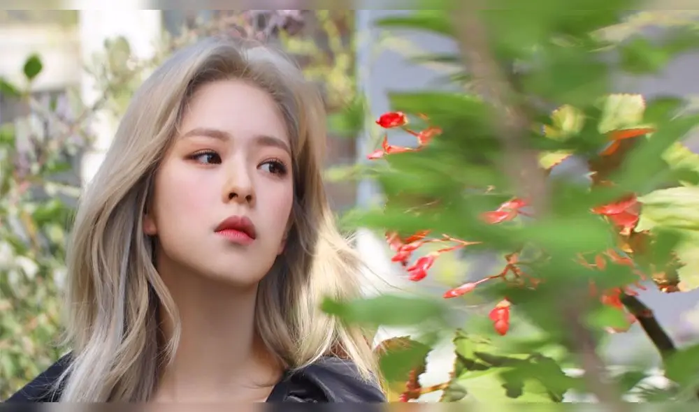 Desliza para ver más fotos de Jeongyeon de TWICE.