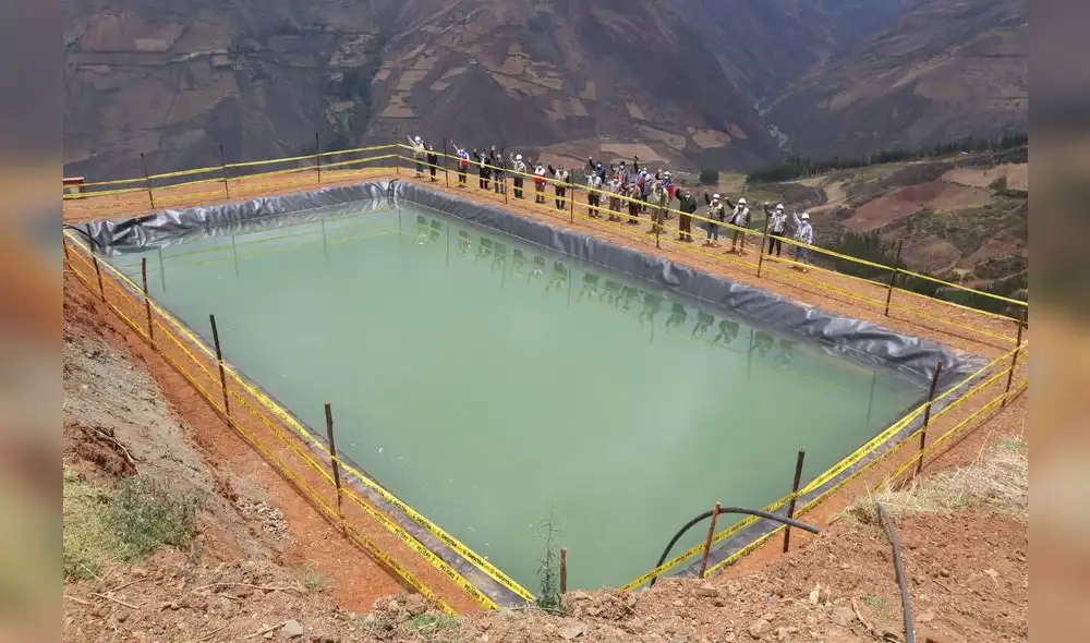 Agricultores están recibiendo capacitaciones para riegos tecnificados, como la aspersión que ayudará a tener mejor control del agua. Foto Gore Agricultores están recibiendo capacitaciones para riegos tecnificados, como la aspersión que ayudará a tener mejor control del agua. Foto Gore