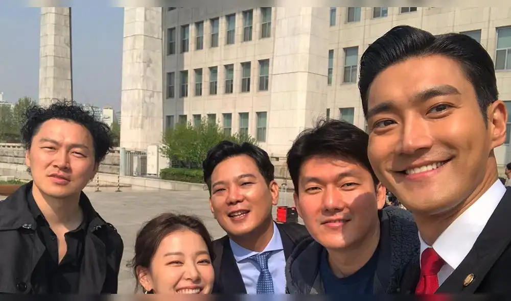 Desliza para ver más fotos de Choi Siwon de SUPER JUNIOR. Desliza para ver más fotos de Choi Siwon de SUPER JUNIOR.