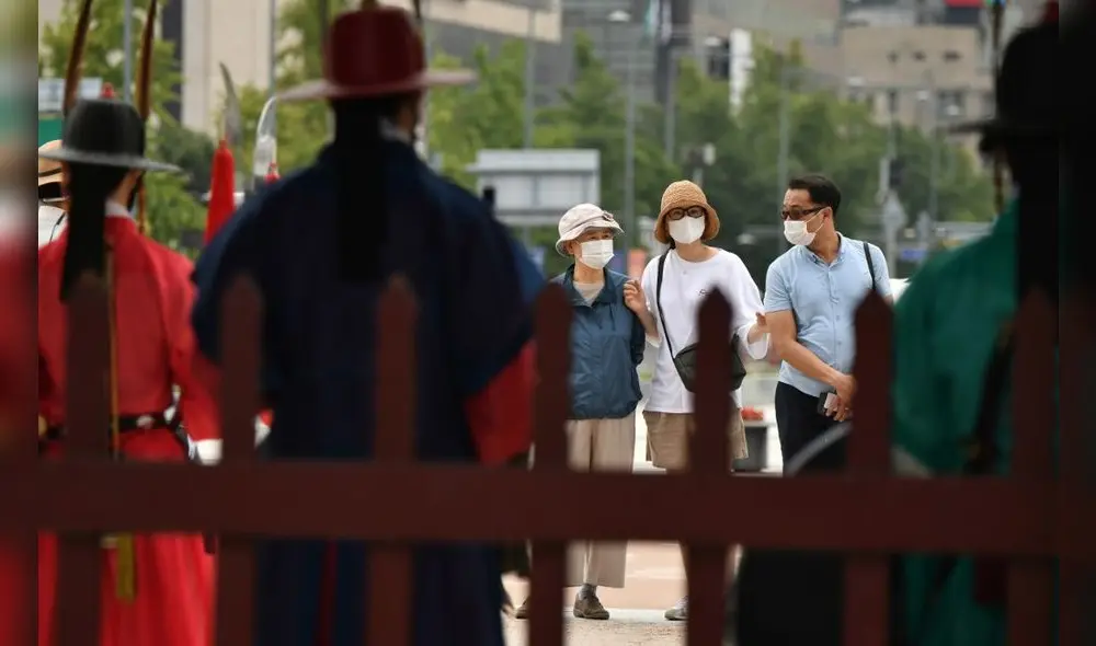 La KDCA ha especificado que los 36 fallecidos forman parte de un grupo de casi 8 millones que fueron inoculados desde hace un mes. Foto: AFP La KDCA ha especificado que los 36 fallecidos forman parte de un grupo de casi 8 millones que fueron inoculados desde hace un mes. Foto: AFP