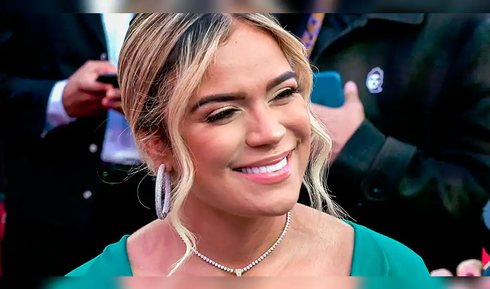 Karol G fue a los Latin Grammy 2018 sin prenda íntima y casi sufre percance con vestido [VIDEO]