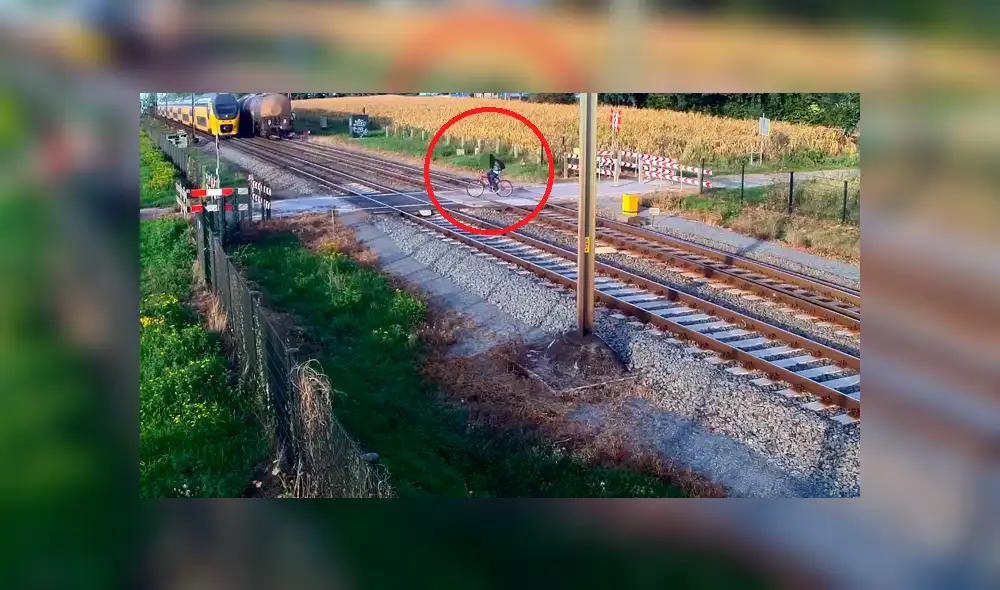 YouTube viral: cámaras de seguridad graban momento exacto en que ciclista se salva de morir arrollado por tren [VIDEO]