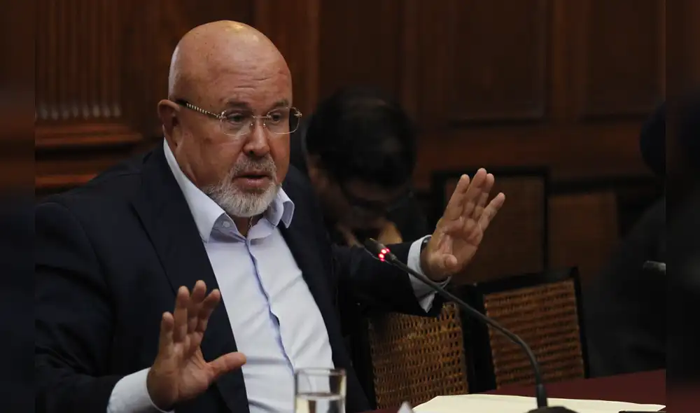 Carlos Bruce anuncia que bancada oficialista se reunirá con Pedro Pablo Kuczynski Carlos Bruce anuncia que bancada oficialista se reunirá con Pedro Pablo Kuczynski