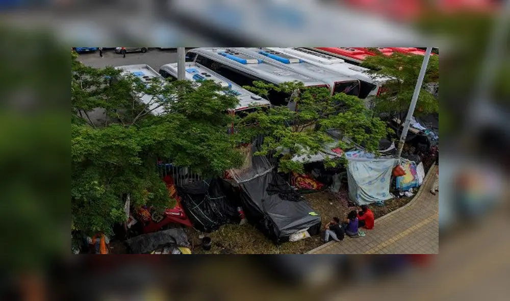 Los migrantes venezolanos que desean regresar a su país debido a la nueva pandemia de coronavirus COVID-19, acampan frente a la terminal de autobuses en Medellín, Colombia, el 19 de mayo de 2020. Foto: AFP. Los migrantes venezolanos que desean regresar a su país debido a la nueva pandemia de coronavirus COVID-19, acampan frente a la terminal de autobuses en Medellín, Colombia, el 19 de mayo de 2020. Foto: AFP.