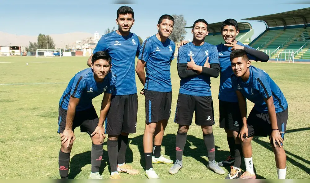 JÓVENES. Todos quieren verlos como buenos profesionales. JÓVENES. Todos quieren verlos como buenos profesionales.