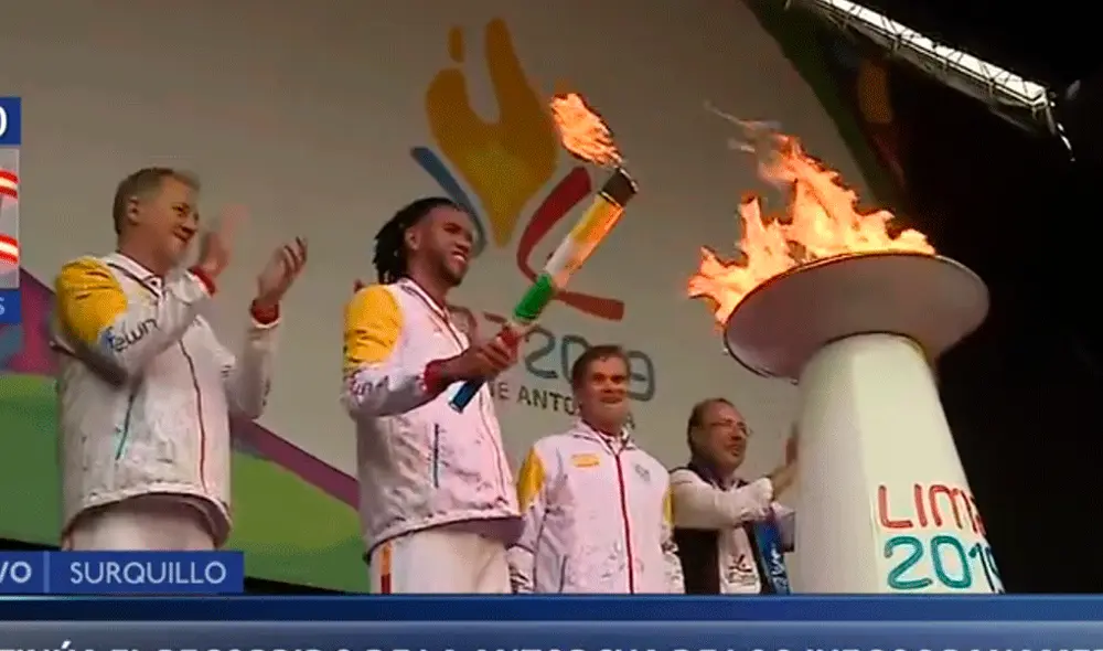 Pedro Gallese encendió el pebetero del estadio municipal de Surquillo previo a la inauguración de los Juegos Panamericanos 2019. | Foto: Canal N