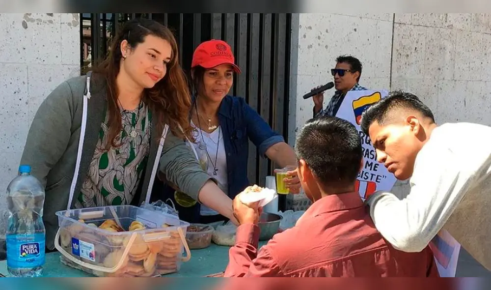 Extranjeros regalaron arepas como muestra de agradecimiento a Arequipa.