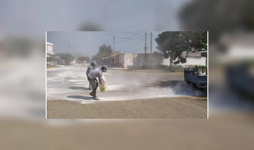 La Libertad: Vecinos de Pacanga limpian calles con cal para aplacar el COVID-19