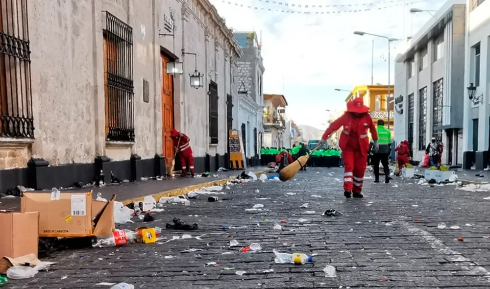 Labores de limpieza iniciaron a las 5.00 a.m. Foto: MPA