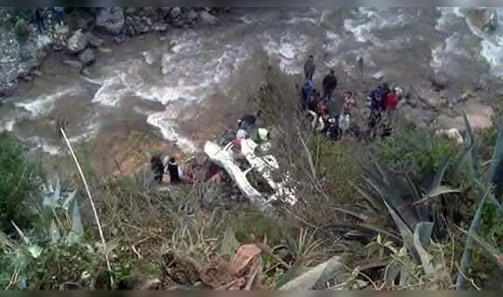 Áncash: caída de combi a un abismo deja cuatro muertos y ocho heridos