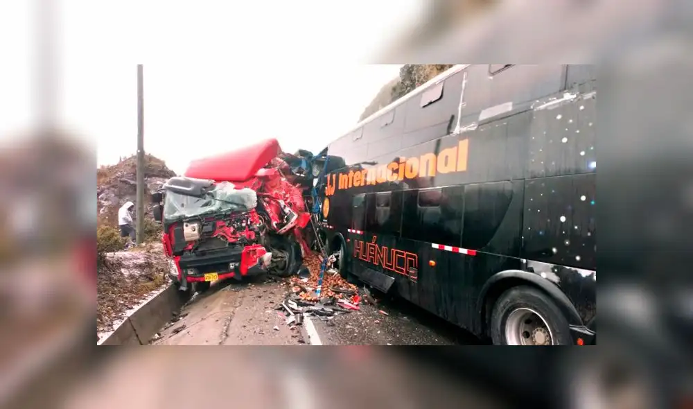 Pasco: choque entre bus interprovincial y camión deja 10 heridos