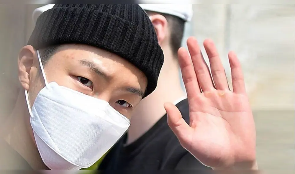 Desliza para ver más fotos de Lee Seung Hoon iniciando con su servicio militar obligatorio.