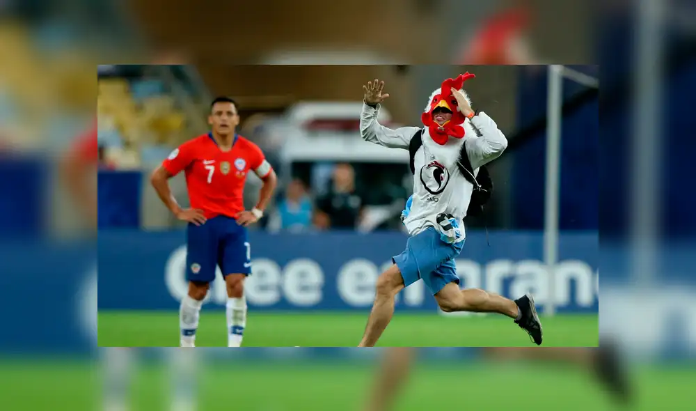 Copa América 2019: ¿Qué mensaje llevó en el pecho el misterioso ‘hincha gallina’?.