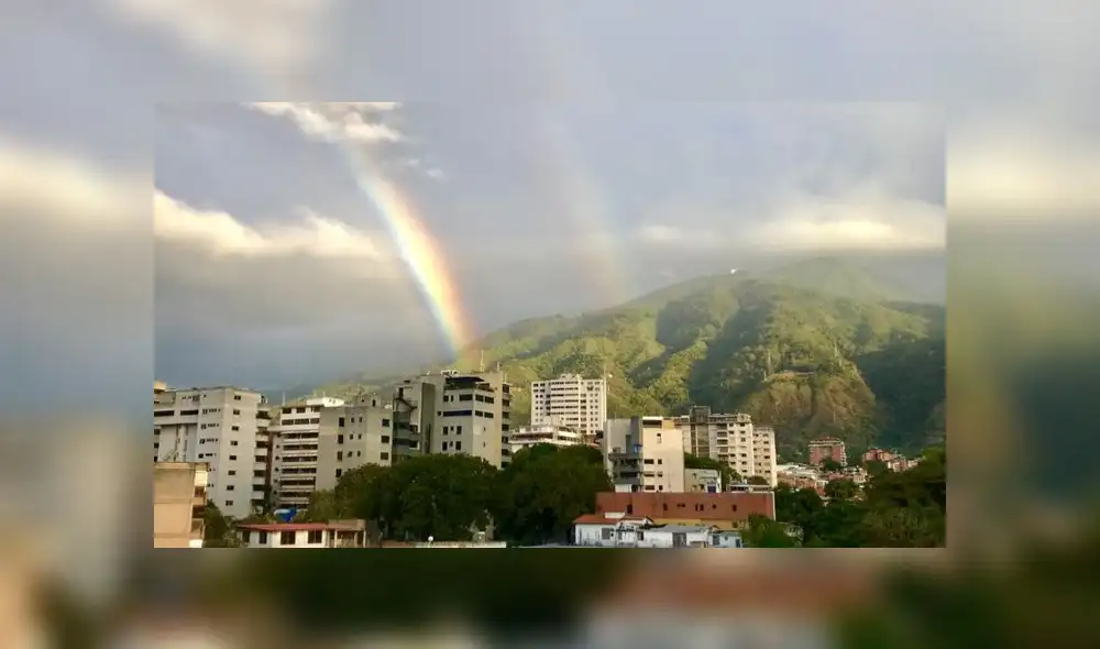 Caracas amanece con un arcoíris en el día de la marcha contra el régimen de Maduro [FOTOS]