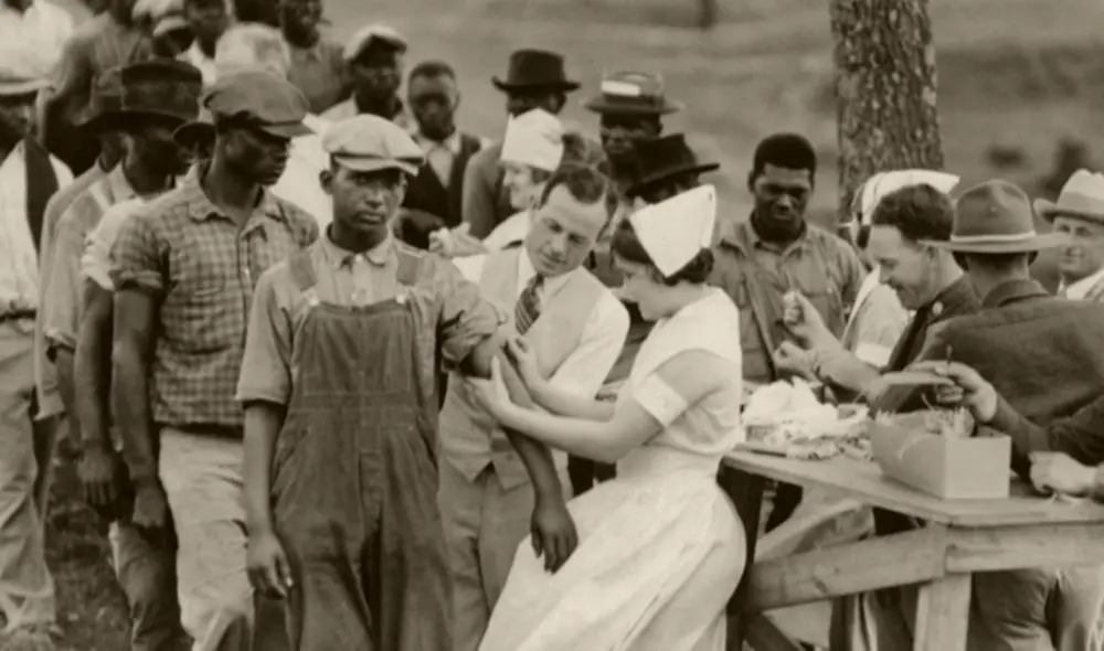 El experimento Tuskegee reveló el racismo estructural en los Estados Unidos. El ensayo duró 40 años y se cobró la vida de cientos de afroamericanos. Foto: Finding Your Roots / Rocky Mountain PBS