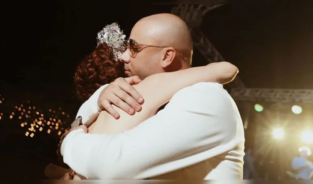 El cantante contrae nupcias religiosas por Año Nuevo. El cantante contrae nupcias religiosas por Año Nuevo.