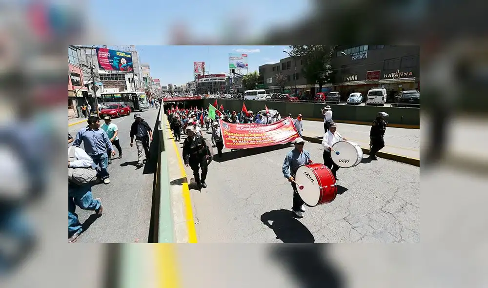 Pasaron por varias avenidas dirigiéndose al Cercado Pasaron por varias avenidas dirigiéndose al Cercado