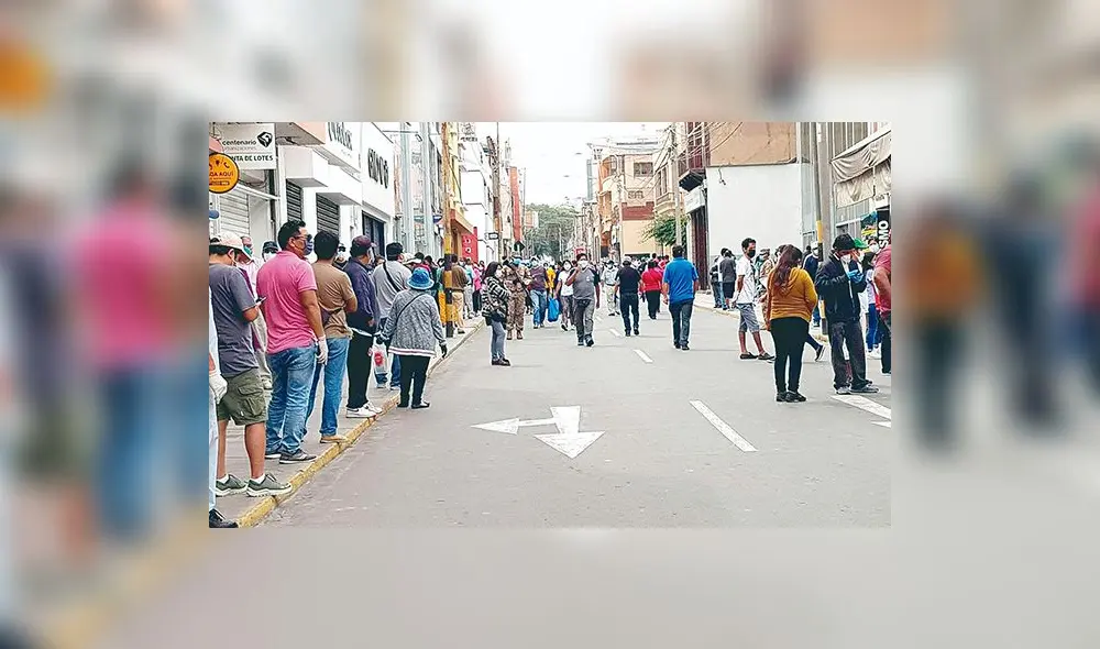 peligro. Concentración de personas impulsa el contagio.