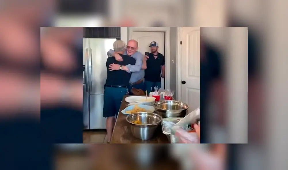 Ambos amigos se fundieron en un abrazo, tras reencontrarse después de 18 meses. Foto: Caters Clips/YouTube