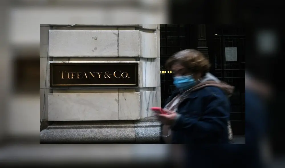 Incluso desde un teléfono móvil se puede emplear la calculadora. Foto: AFP