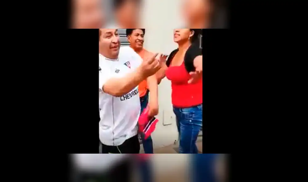 Facebook viral: curioso se llevó la peor parte cuando intentó grabar la pelea de dos mujeres [VIDEO]