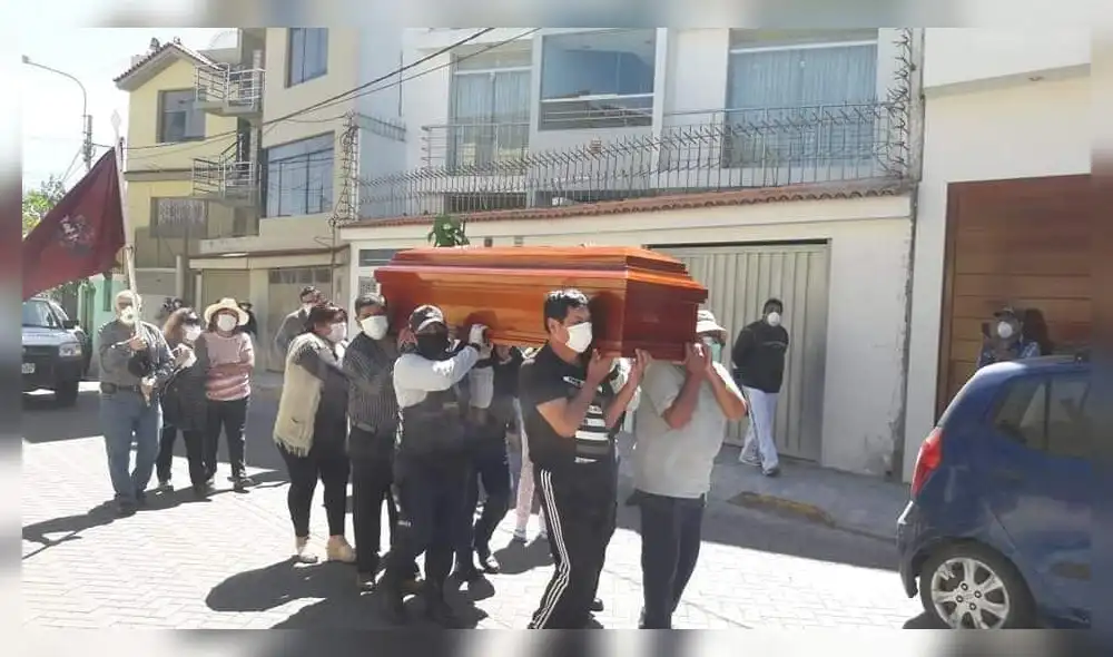 Personal de Serenazgo de Alto Selva Alegre escoltó los restos del músico hasta el crematorio. I Personal de Serenazgo de Alto Selva Alegre escoltó los restos del músico hasta el crematorio. I