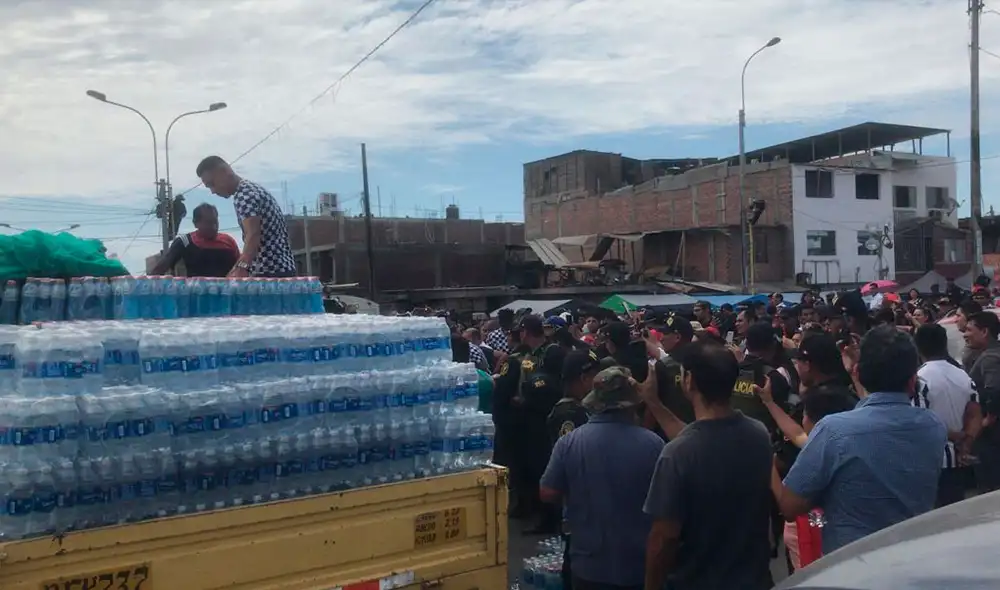 Jugadores de Alianza Lima se hicieron presentes en Villa El Salvador.