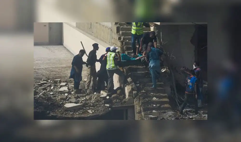 Accidente aéreo en Pakistán. Foto: AFP. Accidente aéreo en Pakistán. Foto: AFP.