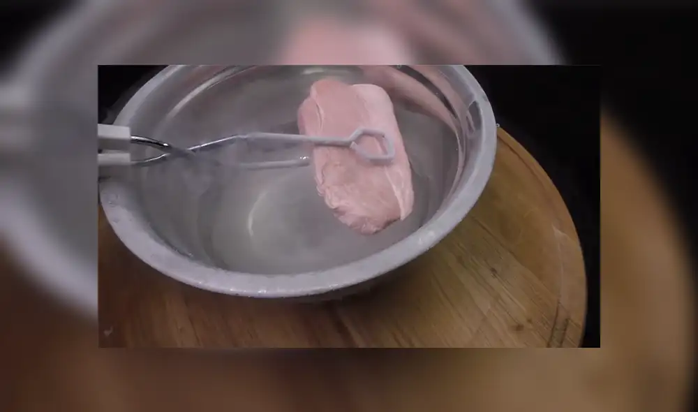 Un youtuber realizó un experimento con nitrógeno líquido que dejó impactados a miles de internautas. Un youtuber realizó un experimento con nitrógeno líquido que dejó impactados a miles de internautas.