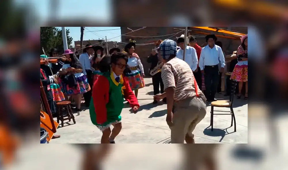 Video es viral en Facebook. Una orquesta peruana sorprendió a todos, luego de que hiciera bailar a estos queridos personajes, mientras Kiko era el violinista. Foto: Captura.